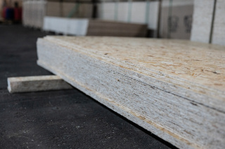 Как определить лицевую сторону ОСБ плиты Как определить лицевую сторону ОСБ плиты